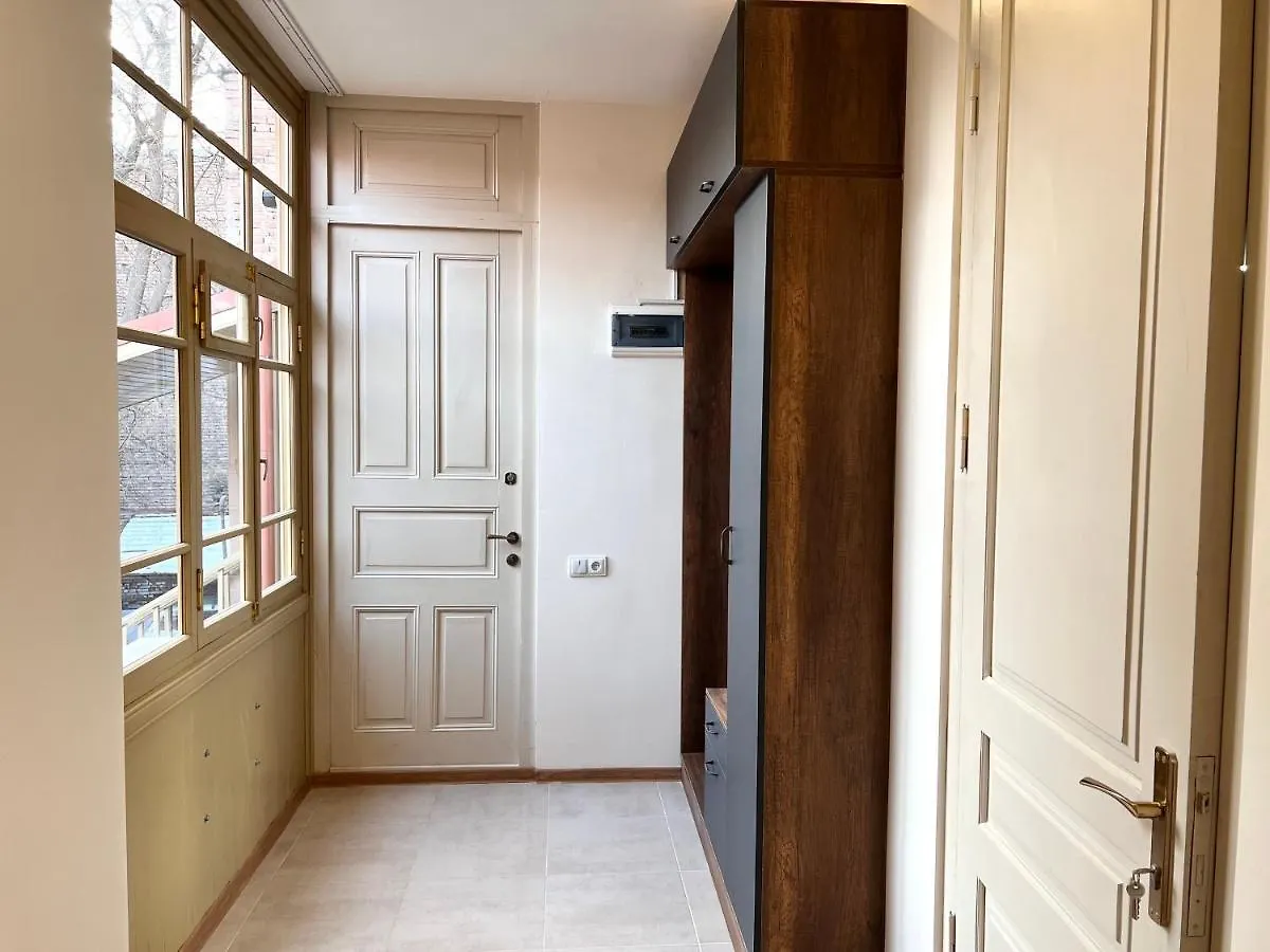 Leselidze Apartament Τυφλίδα